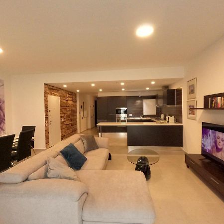 Korzo Suites St. Julian'S Esterno foto