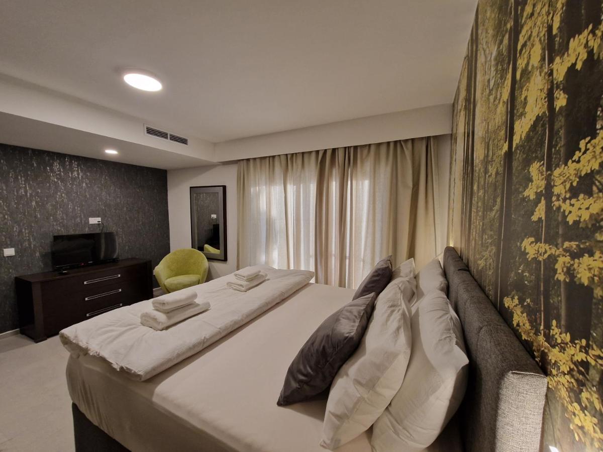 Korzo Suites St. Julian'S Esterno foto