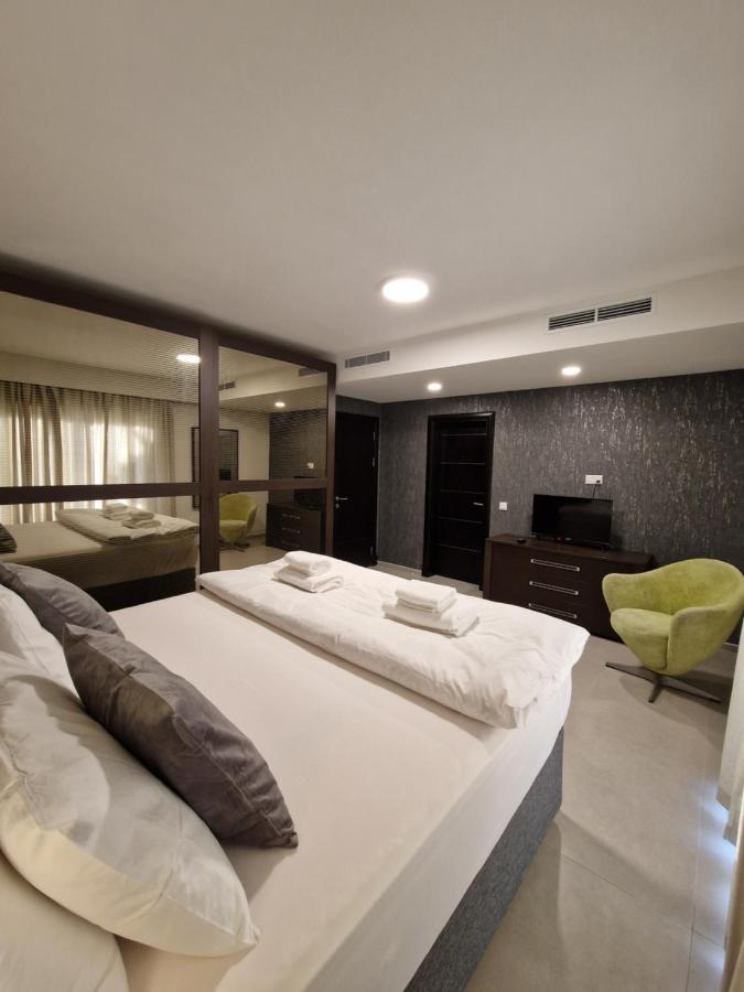 Korzo Suites St. Julian'S Esterno foto