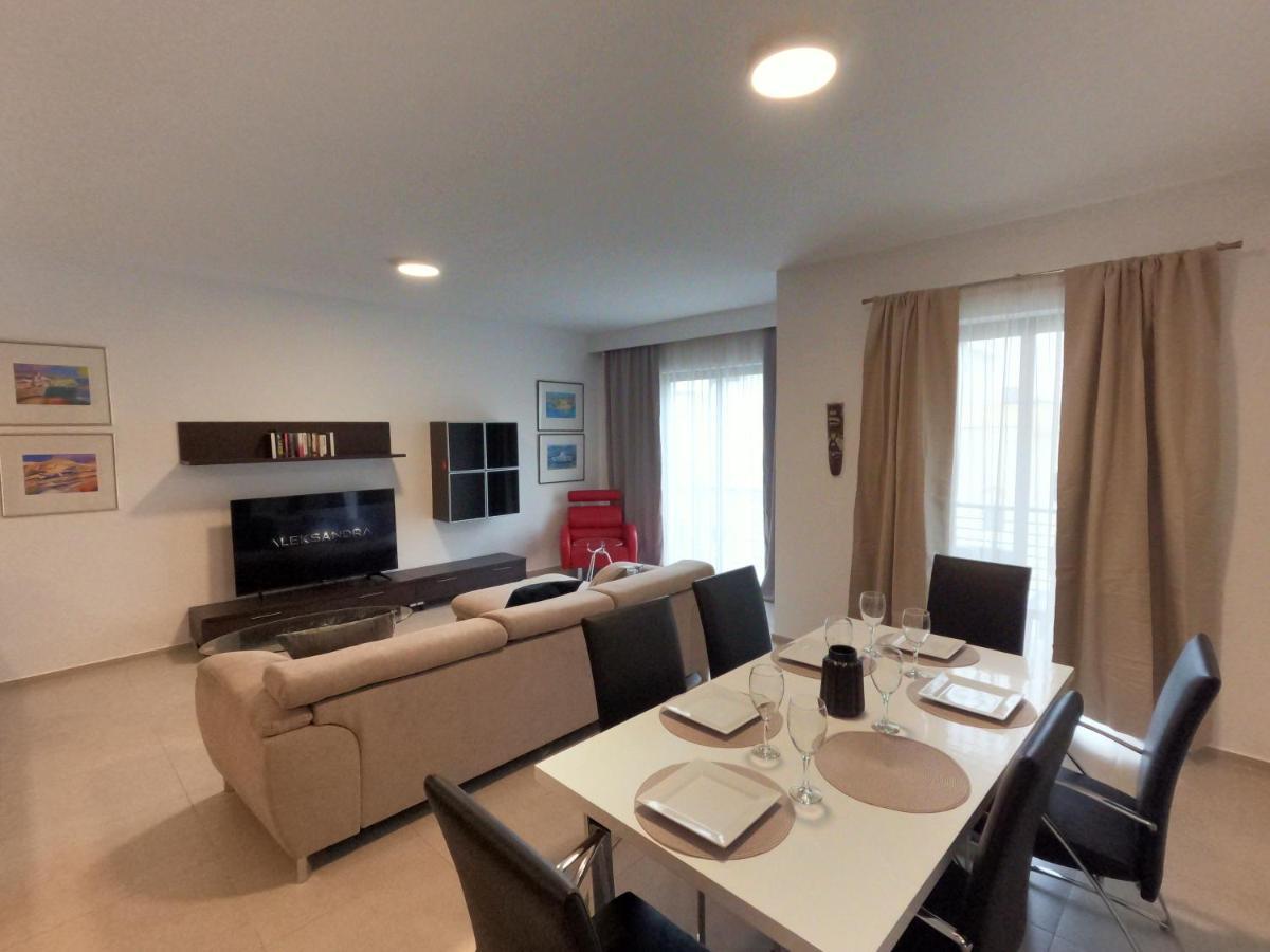 Korzo Suites St. Julian'S Esterno foto