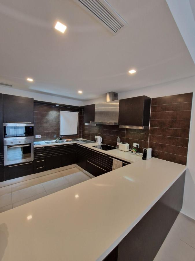 Korzo Suites St. Julian'S Esterno foto