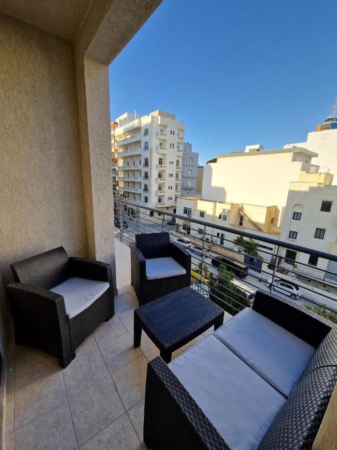 Korzo Suites St. Julian'S Esterno foto