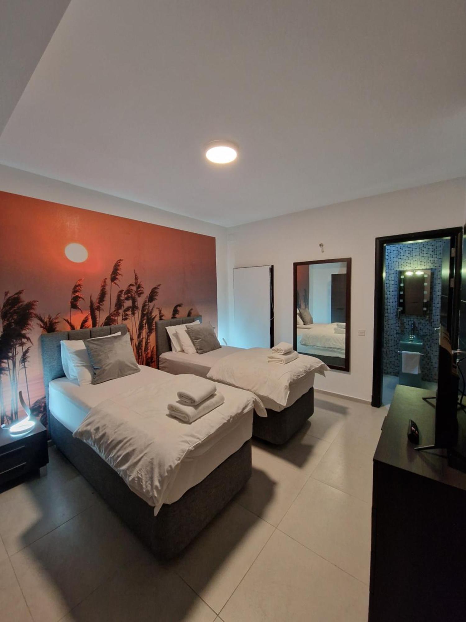 Korzo Suites St. Julian'S Esterno foto