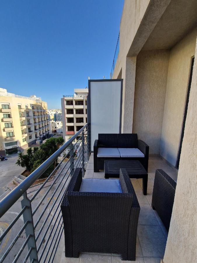 Korzo Suites St. Julian'S Esterno foto