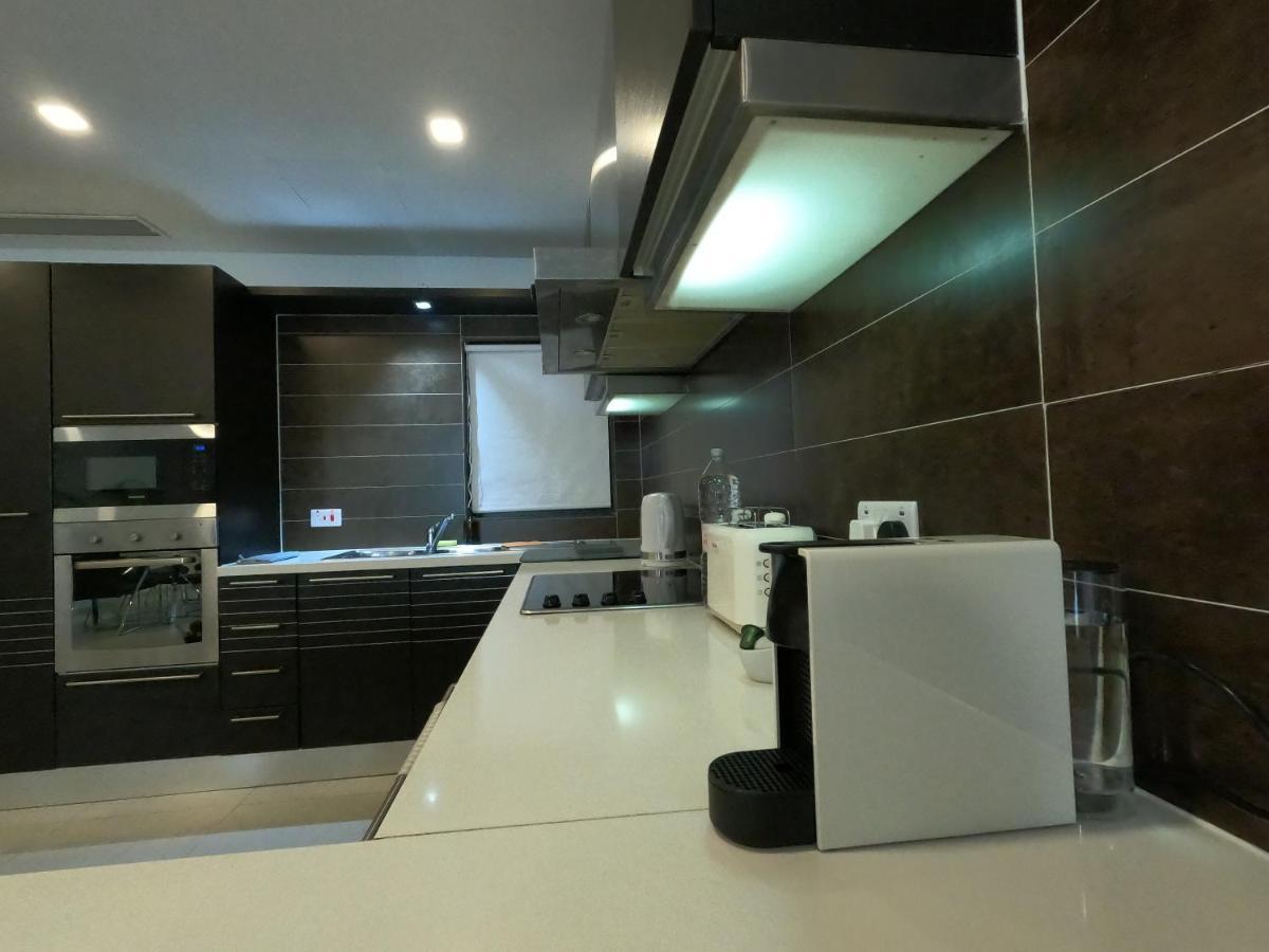 Korzo Suites St. Julian'S Esterno foto