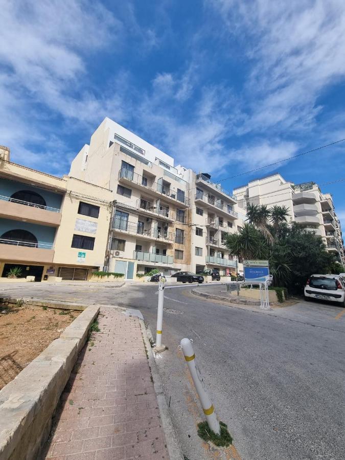 Korzo Suites St. Julian'S Esterno foto